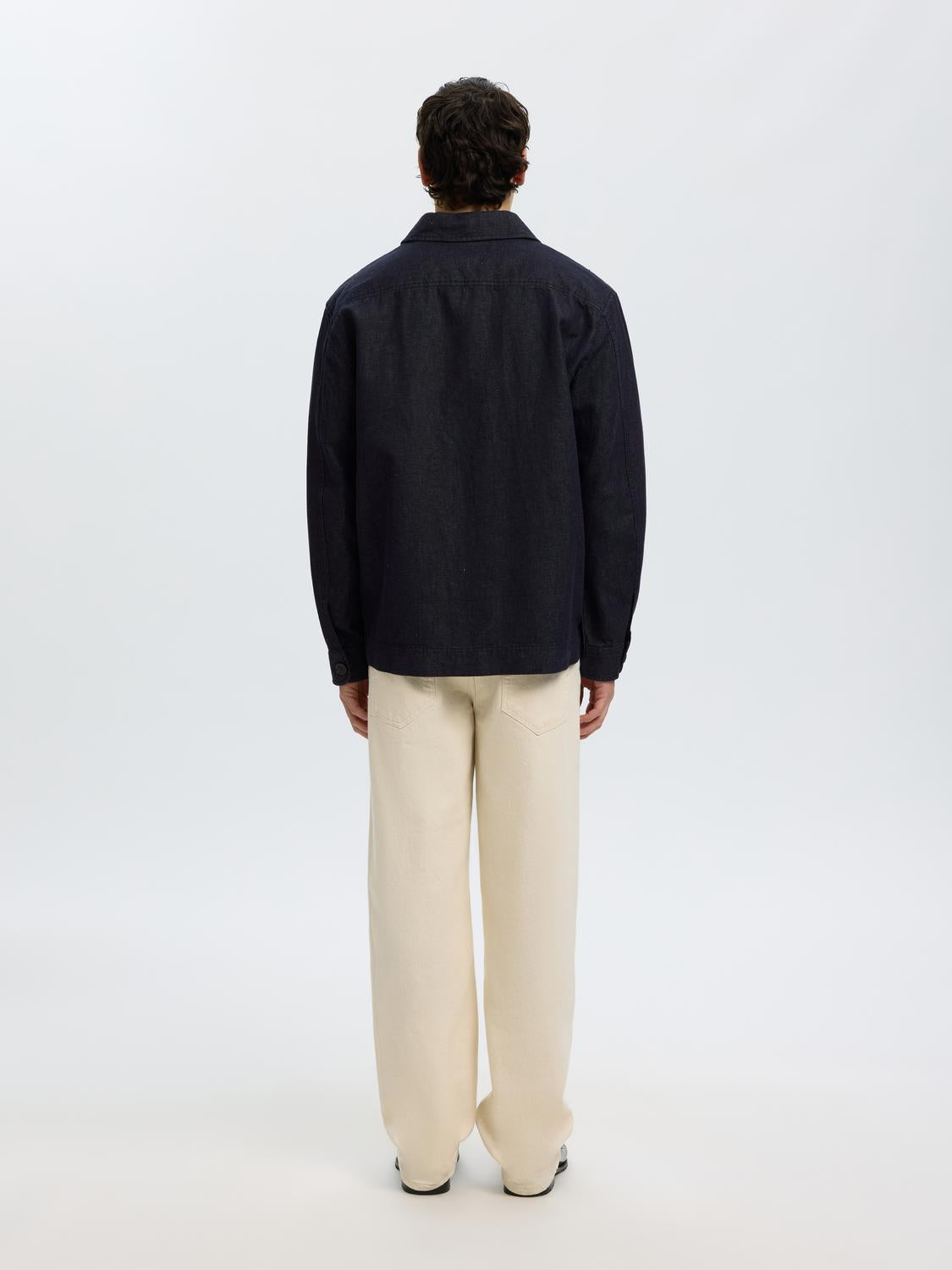 model_shot-back